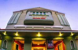 Fachada do MIS Cine Santa Tereza no fim de tarte