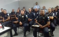 Cerca de dezessete guardas municipais em curso anual de aperfeiçoamento. 