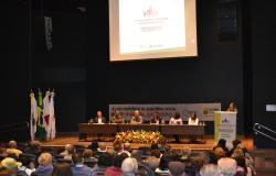 Mesa de abertura com representantes do governo, dos trabalhadores e dos usuários