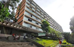 Fachada da Secretaria Municipal de Educação durante o dia.