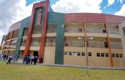 Fachada da Escola Municipal Doutor Júlio Soares