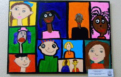 Quadro colorido com desenhos de crianças de vários tamanhos e cores. 