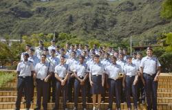Foto posada da Banda da Guarda Municipal. Cerca de 30 integrantes na Praça do Papa