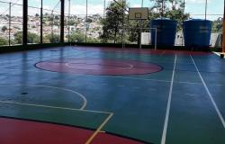 Quadra de escola municipal, reformada recentemente. 
