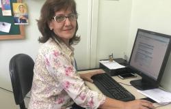 Mulher acessa serviço “Saúde BH online” permite acesso a resultados de exames realizados nos centros de saúde da capital pela internet. 