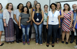 Treze funcionários da PBH posando para foto durante reunião do grupo de trabalho e Promoção da Saúde - Pampulha.