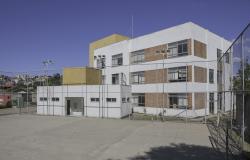 Fachada do Cras Zilah Sposito durante o dia.