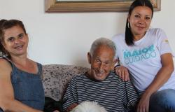 Programa Maior Cuidado realiza atendimento domiciliar a pessoas idosas dependentes e semidependentes, garantindo qualidade de vida.