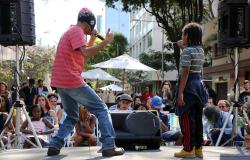 Rappers se apresentam em sarau do Centro Cultural Lá da Favelinha